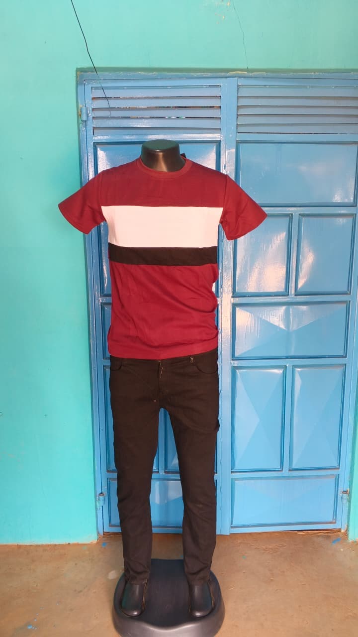 Men casual t-shirt comes in maroon,black and white with same print