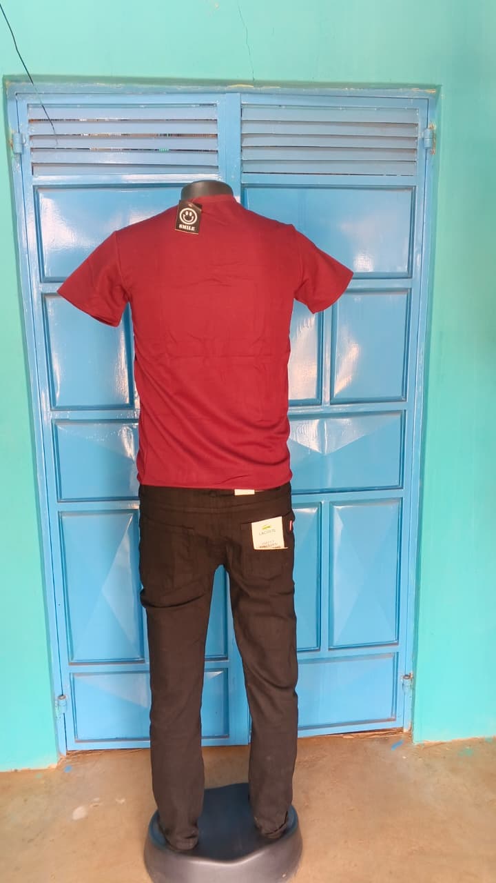 Men casual t-shirt comes in maroon,black and white with same print gallery 2
